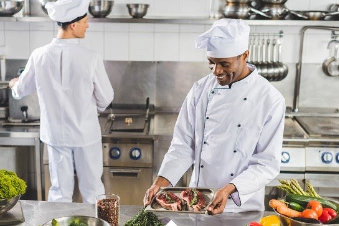 Entenda a importância de capacitar os colaboradores da área da gastronomia